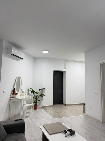 Apartament cu 2 camere semidecomandat, mobilat în Mihai Bravu