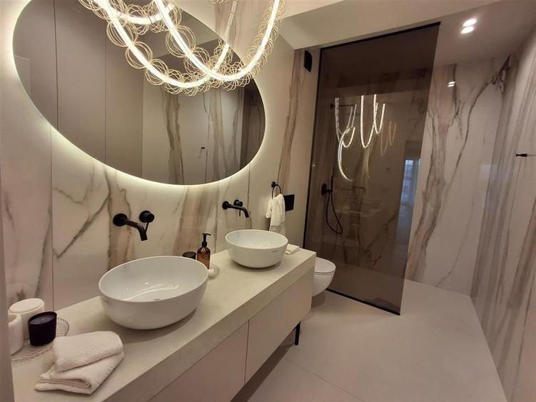 Apartament cu 3 camere decomandat în Exterior Sud