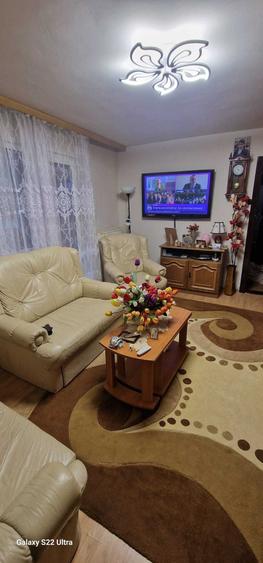 Apartament cu 3 camere semidecomandat, mobilat în Govândari