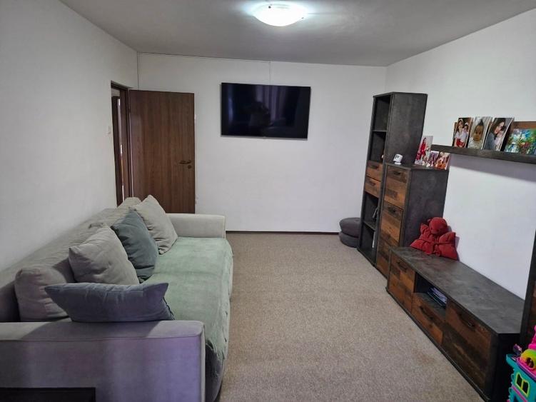 Apartament cu 3 camere decomandat, mobilat în Central