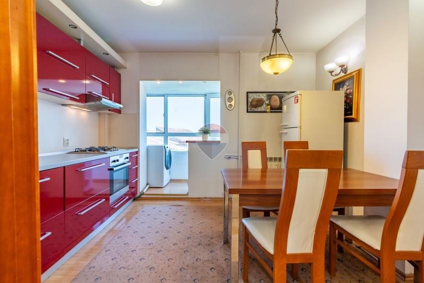 Apartament cu 3 camere decomandat, mobilat în P-ța Sfânta Vineri