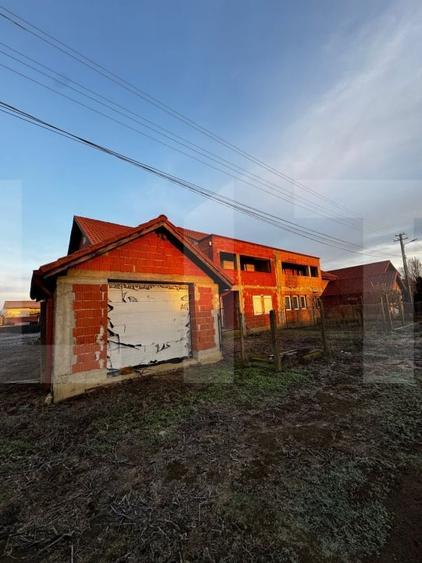 Duplex cu 4 camere cu Garaj în Peciu Nou