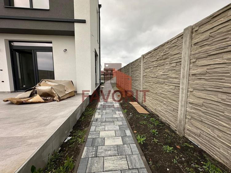 Duplex cu 5 camere cu Canalizare în Săcălaz