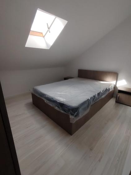 Apartament cu 4 camere semidecomandat în Florești