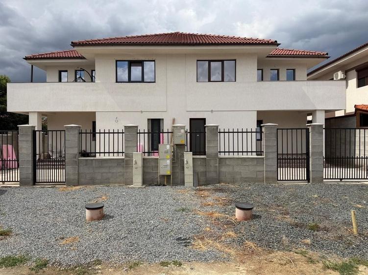 Casă cu 4 camere cu Teren 253 Mp în Central