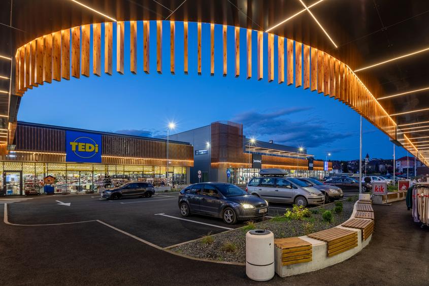 Spațiu comercial, de 1,200 mp, în Central