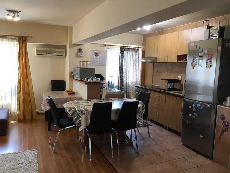 Apartament cu 4 camere decomandat în Simion Bărnuțiu