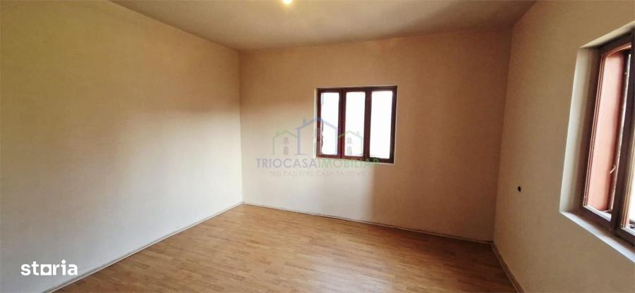 Casă cu 3 camere în Brădești