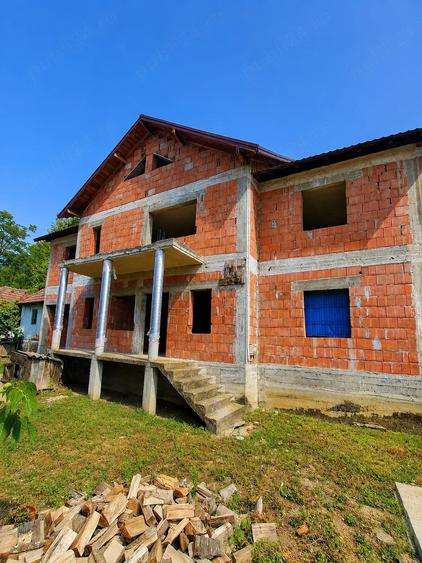 Casă cu Teren 124 Mp în Olanu