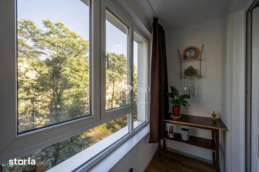 Apartament cu 3 camere decomandat în Titan