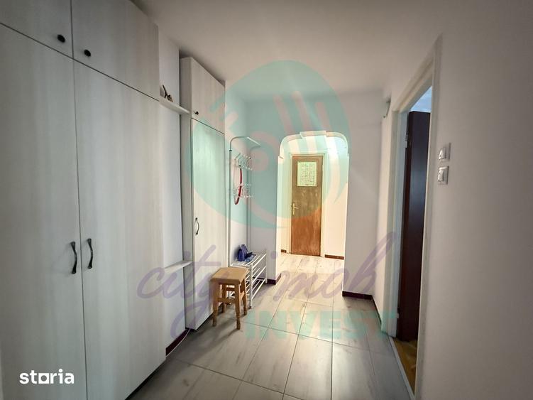 Apartament cu 3 camere semidecomandat în Moșilor
