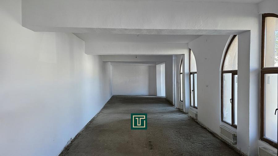 Birou, de 2,704 mp, în Lugoj