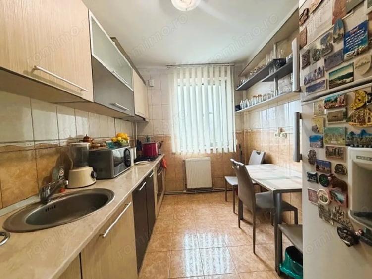 Apartament cu 3 camere decomandat în Central