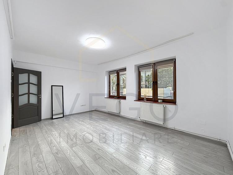 Birou, de 33 mp, în Central