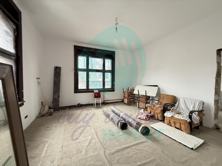 Apartament cu 3 camere semidecomandat în Universitate