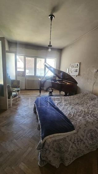 Apartament cu 3 camere semidecomandat în Central
