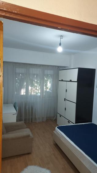 Apartament cu 3 camere decomandat, mobilat în Titulescu