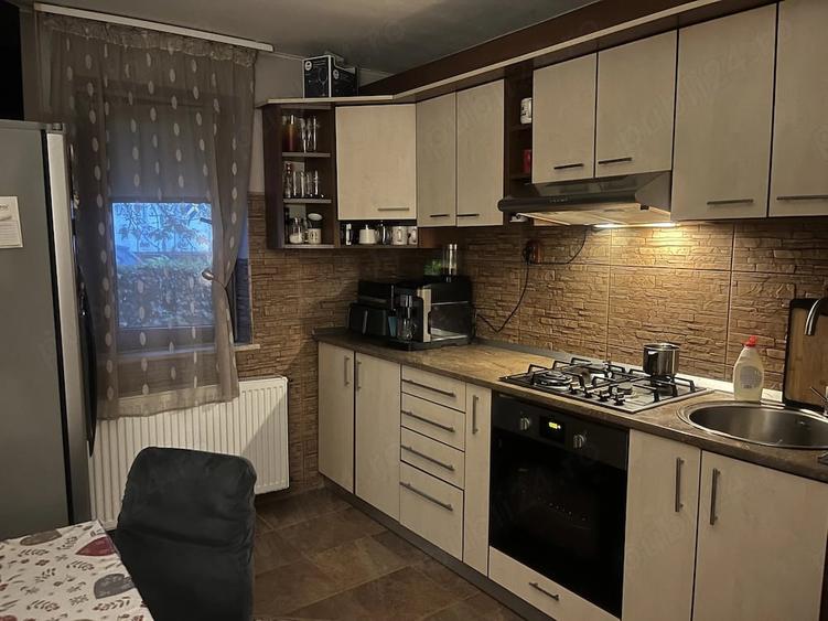 Apartament cu 3 camere decomandat în Granit