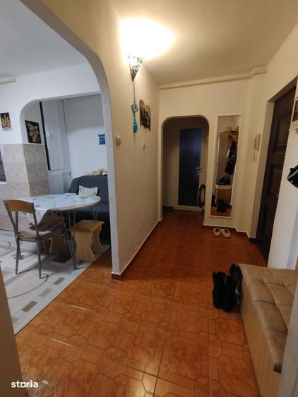 Apartament cu 2 camere decomandat, mobilat în Anda