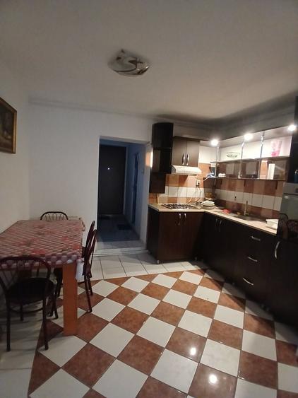 Apartament cu 3 camere decomandat în Valu lui Traian