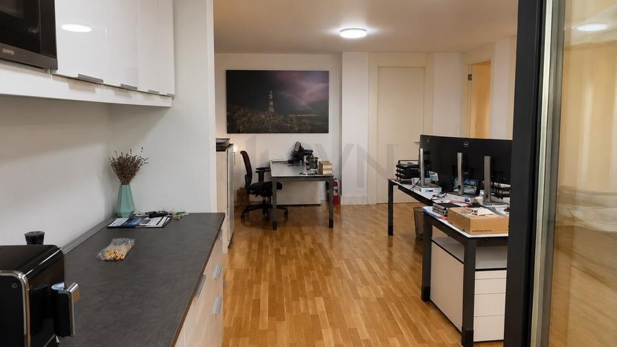Apartament cu 4 camere semidecomandat în Barbu Văcărescu