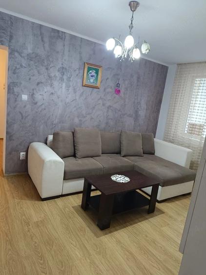 Apartament cu 3 camere semidecomandat în Decebal