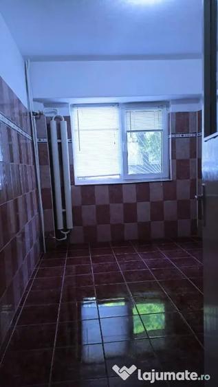 Apartament cu 2 camere decomandat în CET