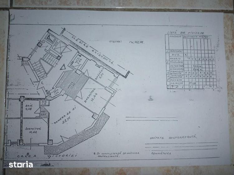 Apartament cu 3 camere semidecomandat în Victoriei