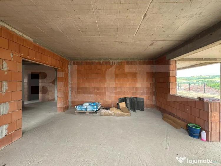 Casă cu 4 camere cu Teren 1760 Mp în Central