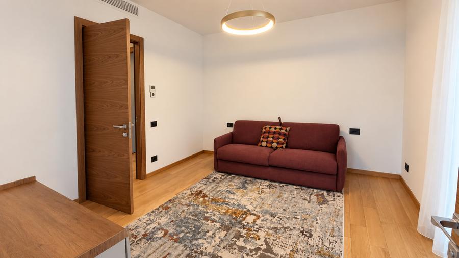 Apartament cu 4 camere, mobilat în Primăverii