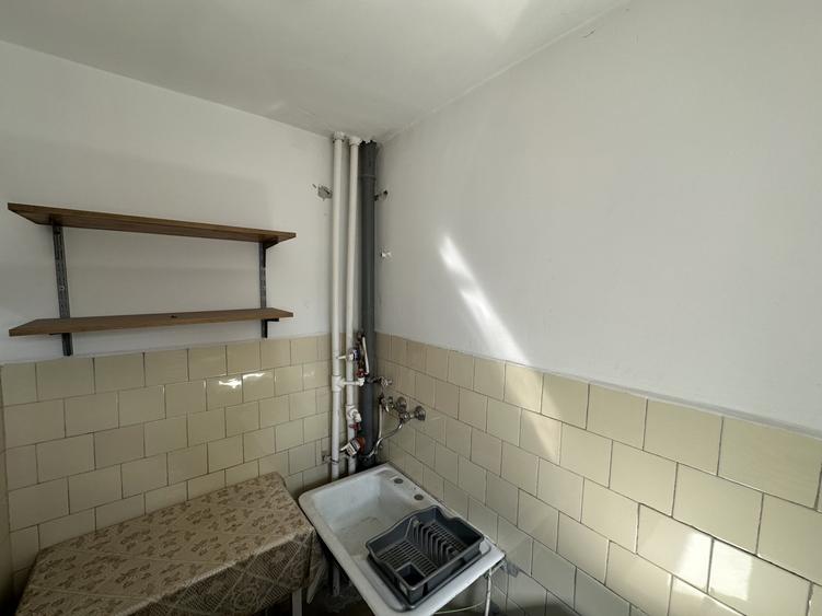 Apartament cu 2 camere semidecomandat, mobilat în Berceni