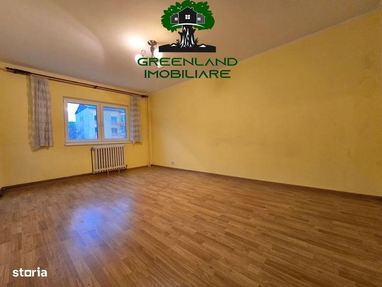 Apartament cu 3 camere decomandat în Nicolina