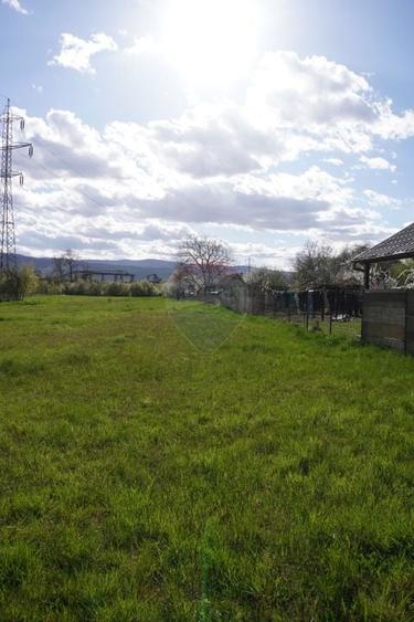 Teren Construcții intravilan de 2505 mp, în Est