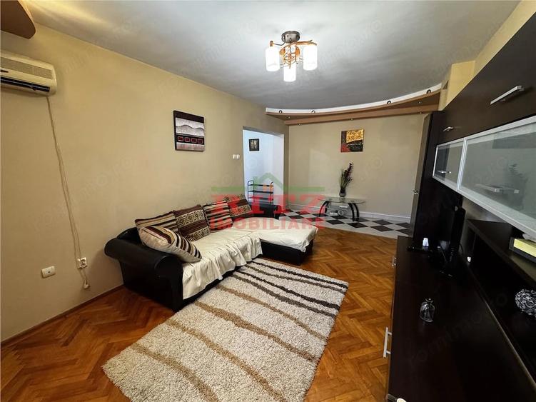 Apartament cu 3 camere semidecomandat în Ultracentral