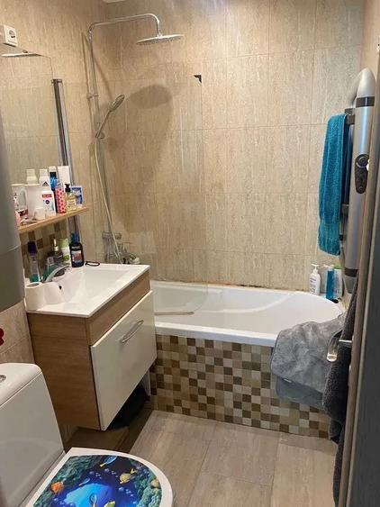 Apartament cu 2 camere semidecomandat în Podu Roș