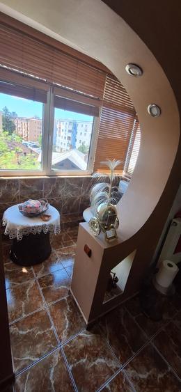Apartament cu 3 camere decomandat în Exterior Vest