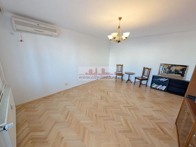 Apartament cu 2 camere decomandat în Victoriei