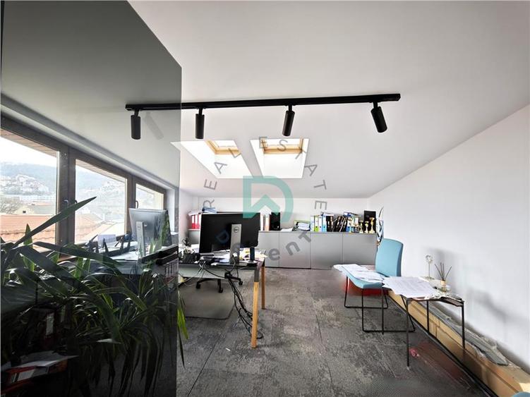 Apartament cu 4 camere decomandat în Brașovul Vechi