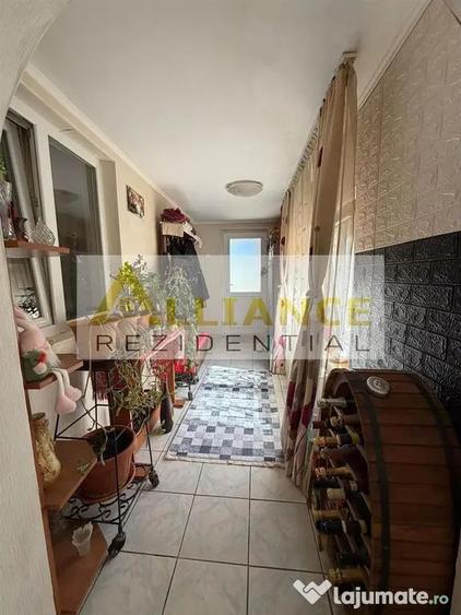Casă cu 5 camere cu Teren 754 Mp în Cățelu