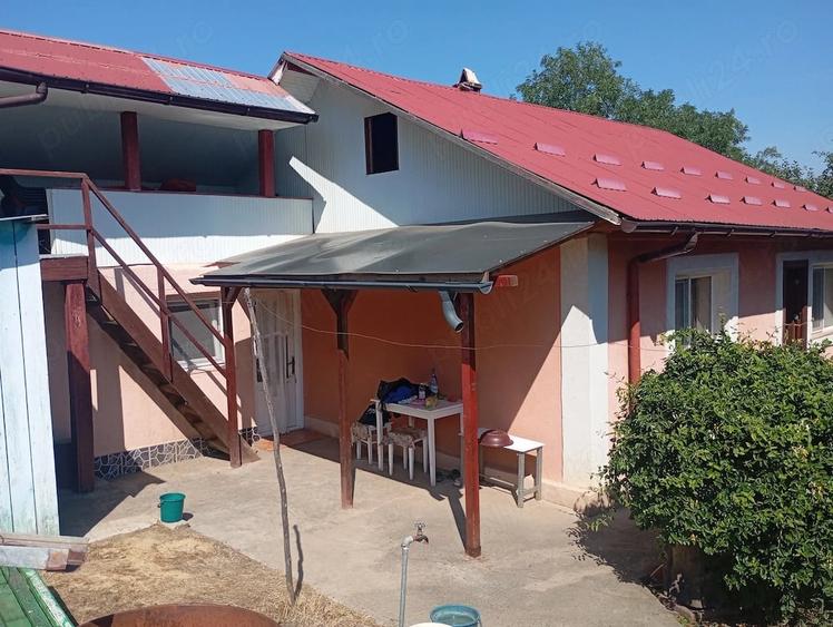 Casă cu 3 camere cu Teren 2500 Mp în Rebricea