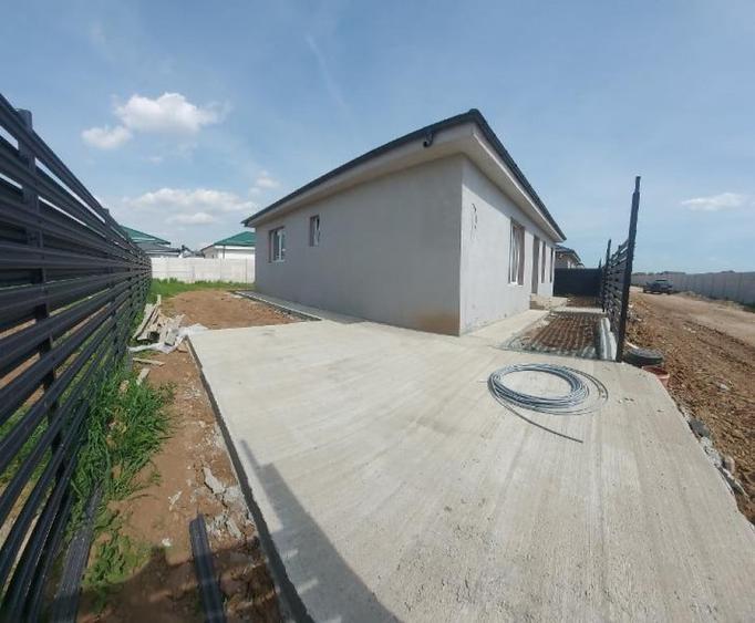 Casă cu 4 camere cu Teren 400 Mp în Vârteju
