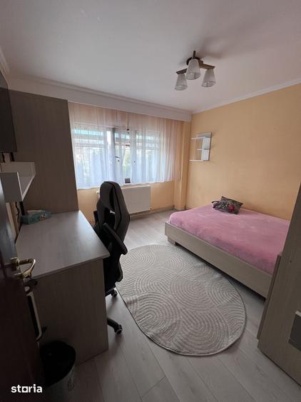 Apartament cu 3 camere decomandat în Găvana