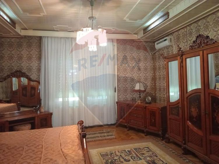 Casă cu 6 camere cu Teren 436 Mp în Ultracentral