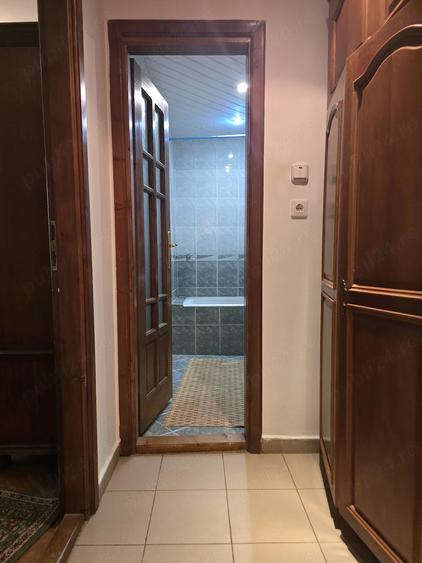 Apartament cu 3 camere semidecomandat în Medicină