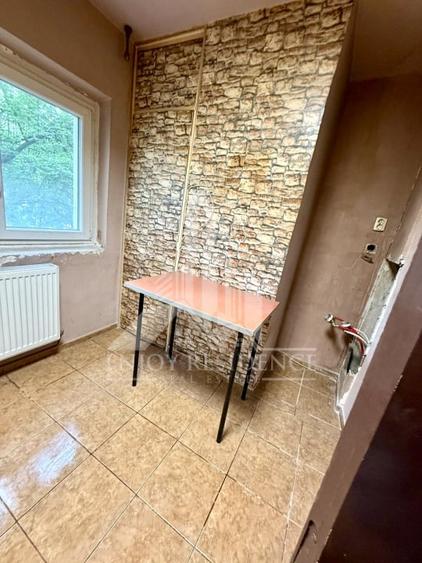 Garsonieră decomandată în Vitan