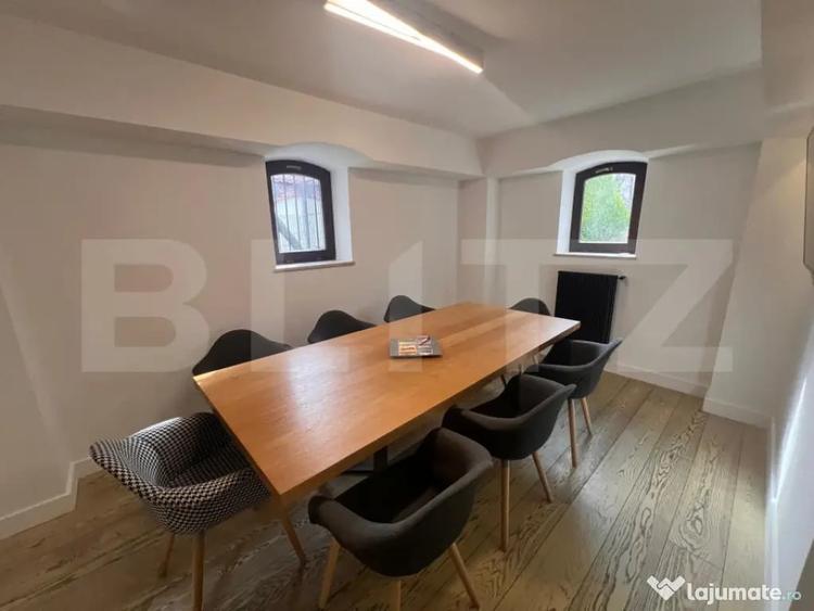 Casă cu 5 camere cu Teren 1300 Mp în Central
