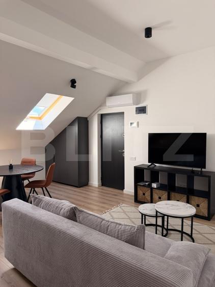 Apartament cu 3 camere semidecomandat, mobilat în Florești