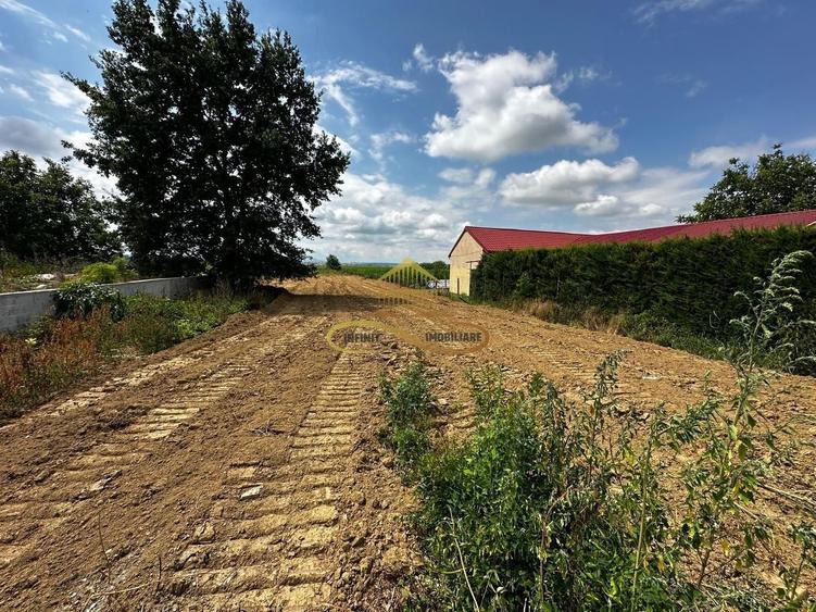 Teren Construcții intravilan de 2811 mp, în Traian