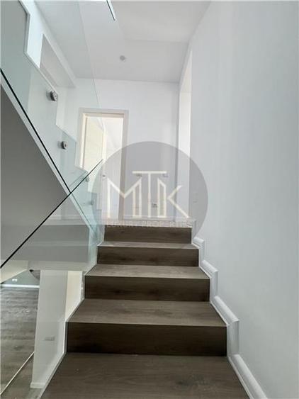 Duplex cu 5 camere cu Canalizare în Pipera