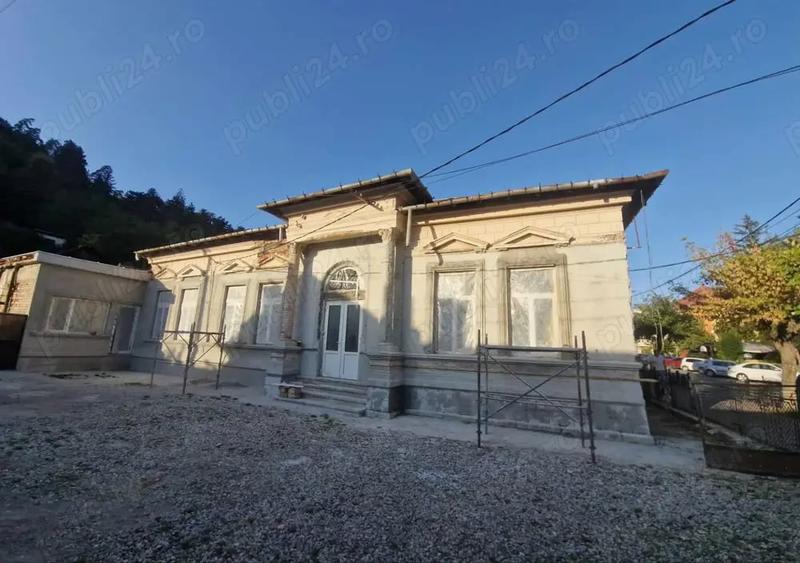 Casă cu 6 camere cu Teren 800 Mp în Central